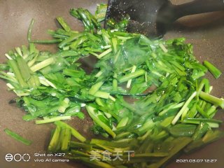 蛤蜊炒韭菜的做法步骤：4