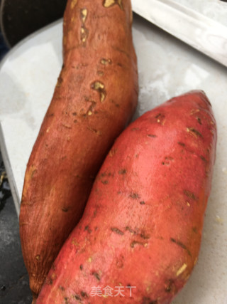 “酸甜开胃菜”菠萝甜薯汤水的做法步骤：1