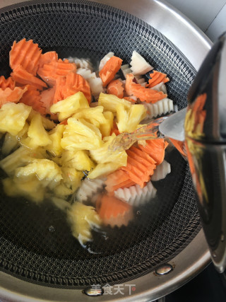 “酸甜开胃菜”菠萝甜薯汤水的做法步骤：5