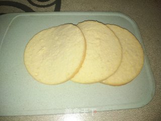 流苏花边草莓蛋糕的做法步骤：2
