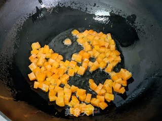 豌豆炒肉末的做法步骤：2