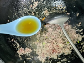 豌豆炒肉末的做法步骤：3