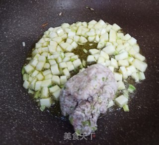 荠菜山药肉末豆腐羹的做法步骤：2