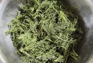 蒸迷迷蒿的做法步骤：2