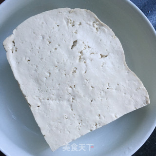 香辣肉丝炒豆腐的做法步骤：1