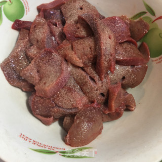 蒜苔炒猪肝的做法步骤：2