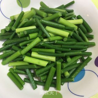 蒜苔炒猪肝的做法步骤：3