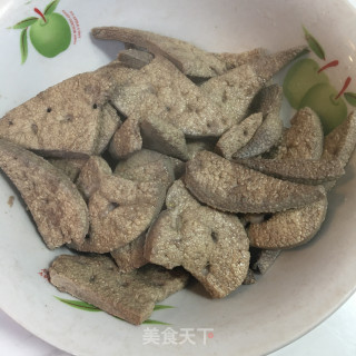 蒜苔炒猪肝的做法步骤：4