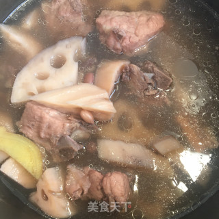 莲藕花生炖排骨的做法步骤：7