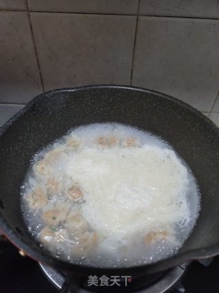 菠菜云吞面线汤的做法步骤：4