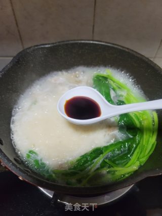 菠菜云吞面线汤的做法步骤：5
