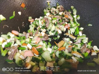 韭菜心黄瓜炒饭的做法步骤：3