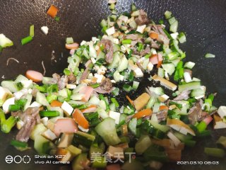 韭菜心黄瓜炒饭的做法步骤：4