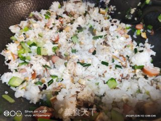 韭菜心黄瓜炒饭的做法步骤：6
