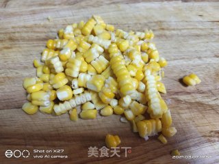玉米黄瓜圣女果沙拉的做法步骤：1