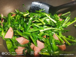 火腿肠炒韭菜的做法步骤：4