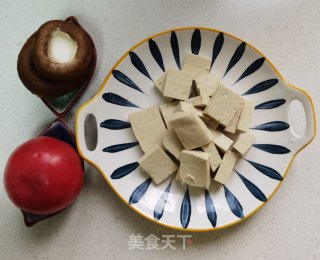 西红柿烧豆腐的做法步骤：1