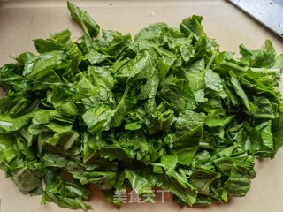 胡萝卜蒸油菜籽苗的做法步骤：3