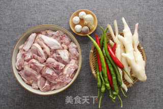 仔姜焖鸭的做法步骤：1