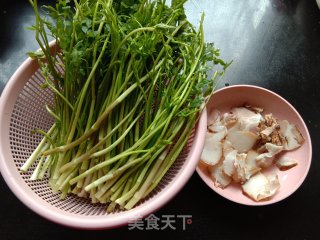腊肉炒野芹菜的做法步骤：1