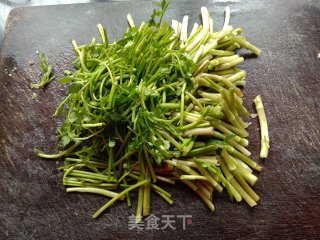 腊肉炒野芹菜的做法步骤：2