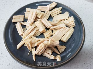 青菜炒腐竹的做法步骤：2
