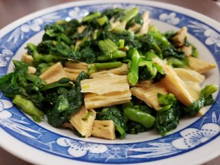 青菜炒腐竹的做法步骤：6