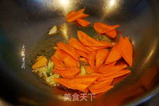 冻豆腐炒青椒的做法步骤：2