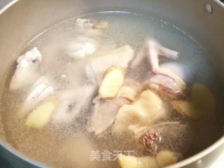 江南名菜～腌笃鲜，汤白汁浓 鲜香味美的做法步骤：2