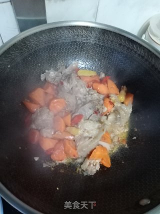 红萝卜焖猪脚的做法步骤：6