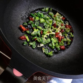 剁椒香芹炒腊肉的做法步骤：5
