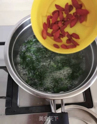 菠菜枸杞汤的做法步骤：7