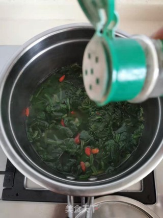 菠菜枸杞汤的做法步骤：8