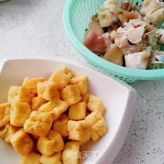 油豆腐烧猪蹄的做法步骤：3