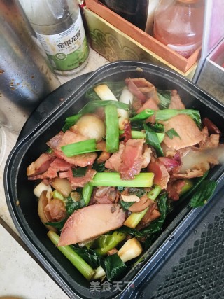 蒜苗炒腊肉的做法步骤：9