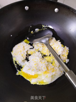 蛋炒饭的做法步骤：3