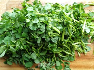 红花草香菇炒豆干的做法步骤：1