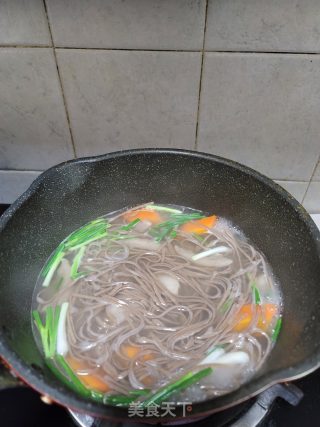 卤肉荞麦汤面的做法步骤：5