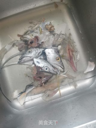 蒜苗烧带鱼的做法步骤：1
