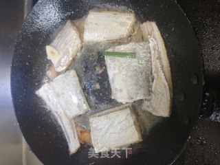 蒜苗烧带鱼的做法步骤：3