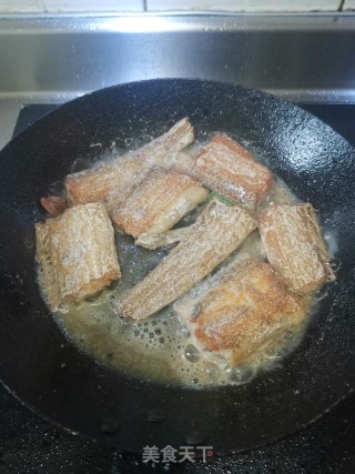 蒜苗烧带鱼的做法步骤：4