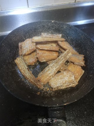 蒜苗烧带鱼的做法步骤：5