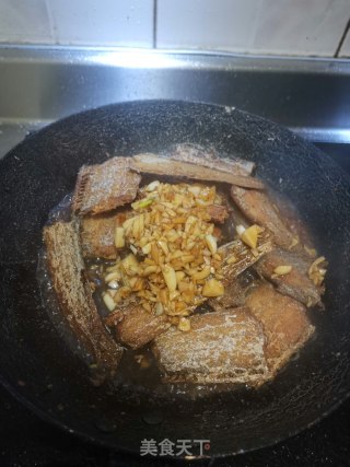 蒜苗烧带鱼的做法步骤：6