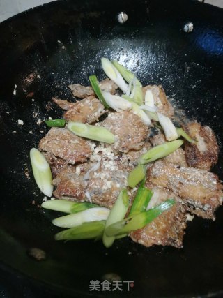 蒜苗烧带鱼的做法步骤：9