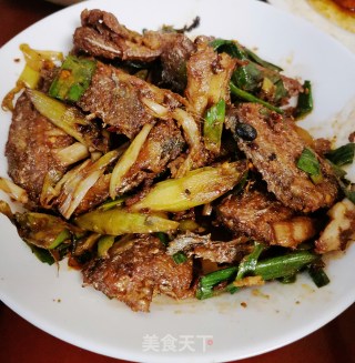 蒜苗烧带鱼的做法步骤：12