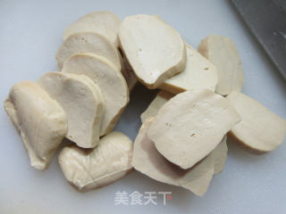 胡萝卜青椒炒小素鸡的做法步骤：2