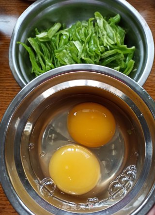 青椒炒鹅蛋的做法步骤：1