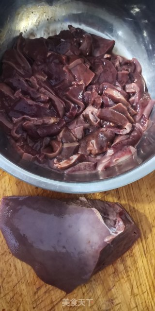 泡椒猪肝的做法步骤：1