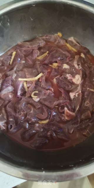 泡椒猪肝的做法步骤：2