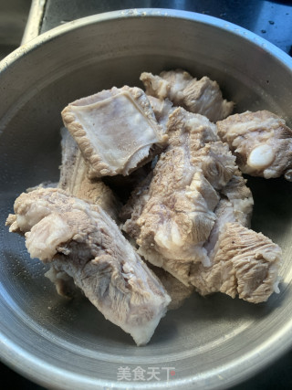 红烧排骨的做法步骤：2